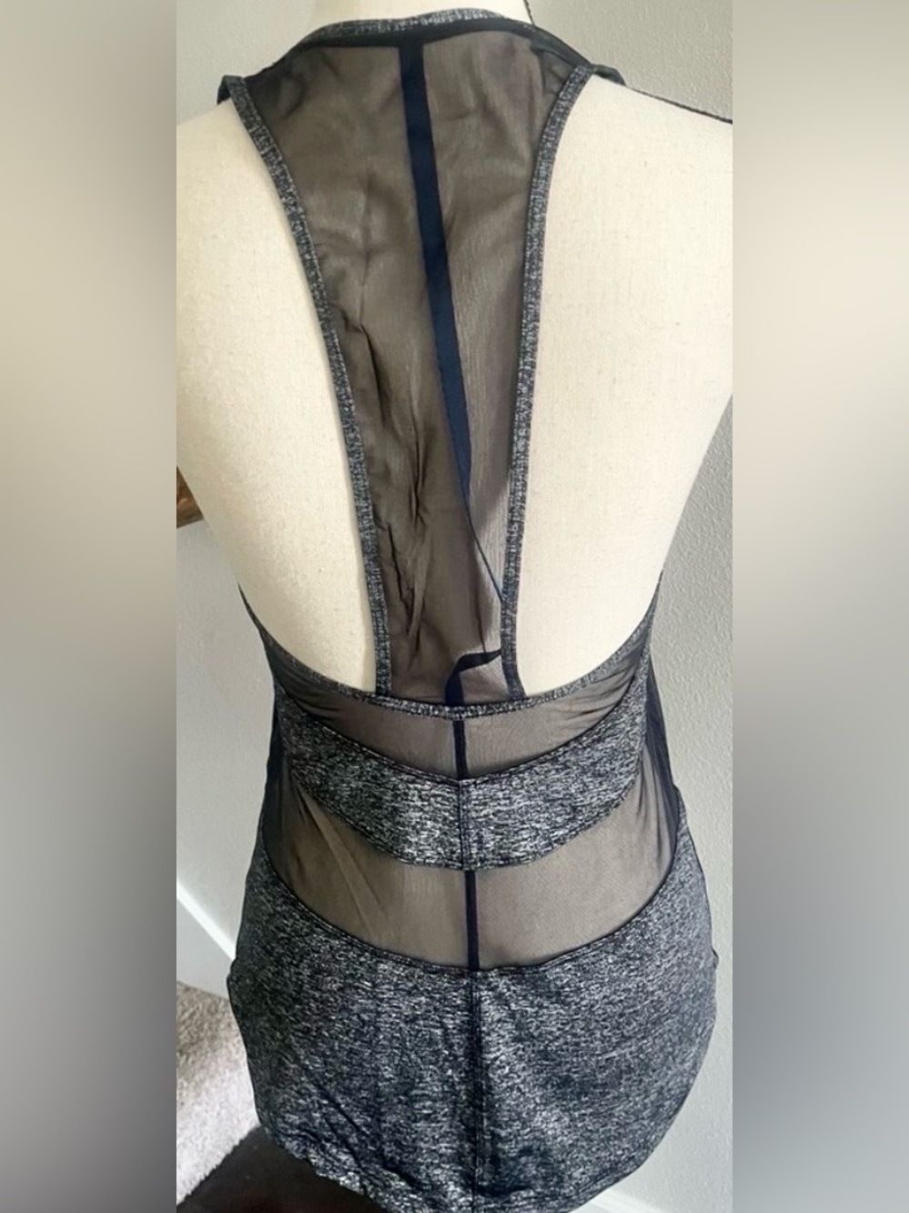 Lululemon Mesh Panel Racerback Tank Heathered Gray Black Sz S - Picture 3 of 7